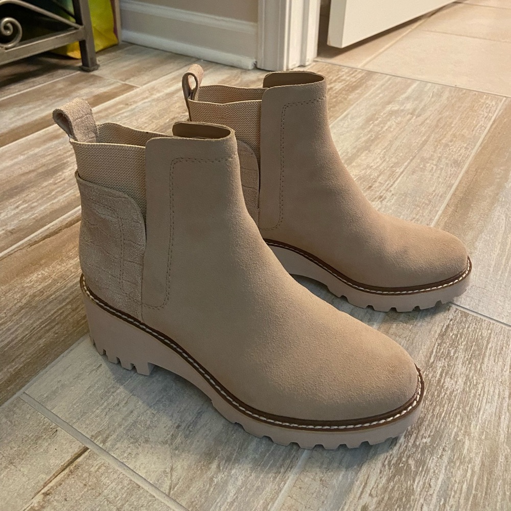Dolce Vita camel tan boots, size 8